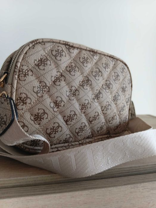 Geanta Guess practica
