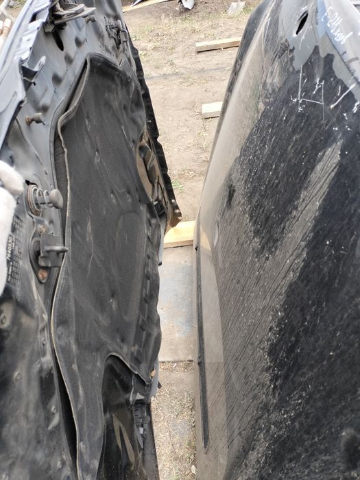 Капот на Мерседес 211