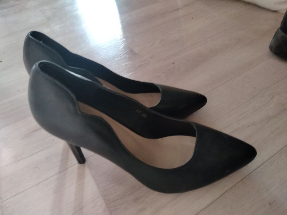 Отдам бесплатно обуви