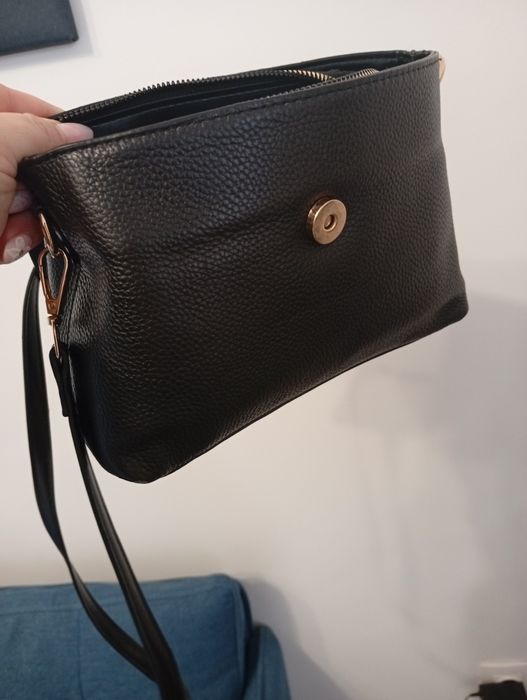 Geanta de umăr mică dar destul de încăpătoare portmoneu telefon ect.