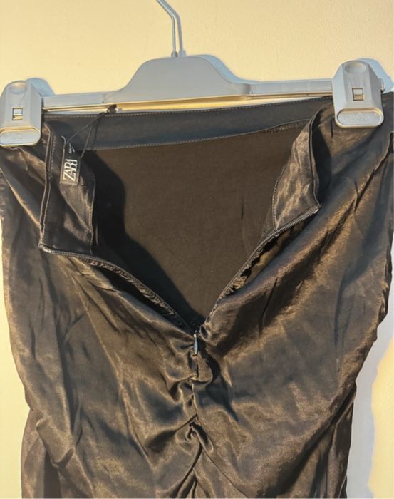 Fusta scurta satinata cu detalii incretite