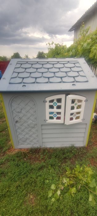 Vând căsuța plastic pentru copii