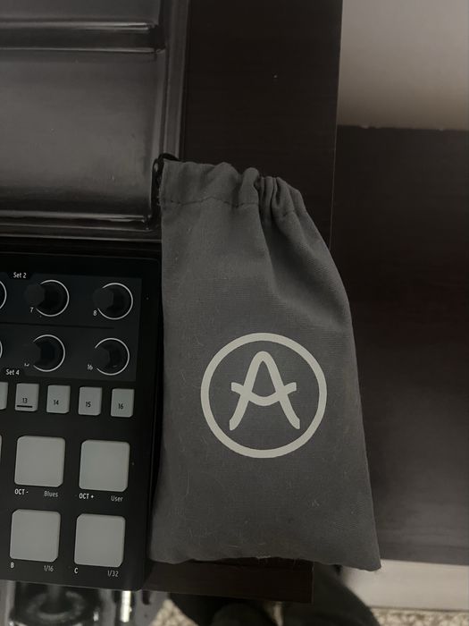 Beatstep Pro full box - midi splitter/cables - cover