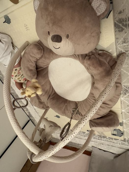 Мишка с подвесными игрушками