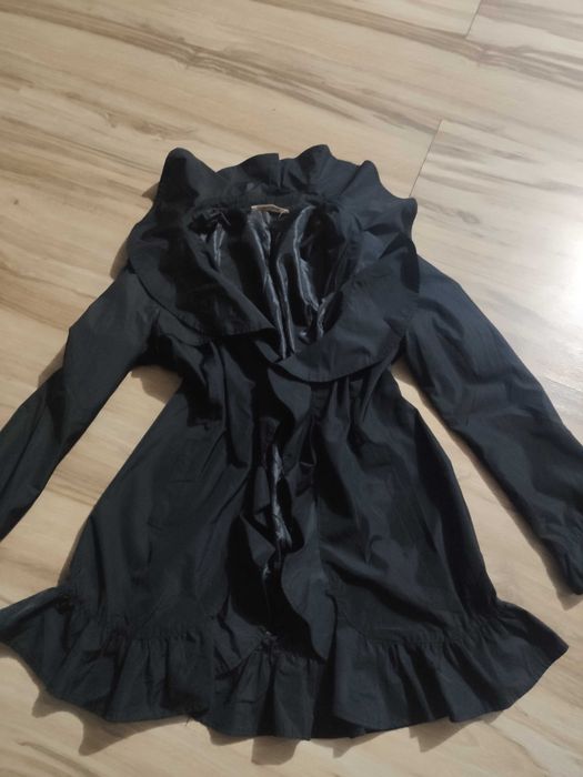 Trenci impermeabil pentru dimineți răcoroase