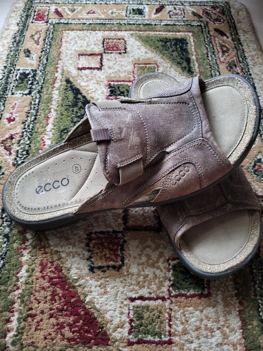 Papuci ecco noi fara eticheta