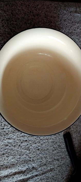 Продаю тазик эмалированный