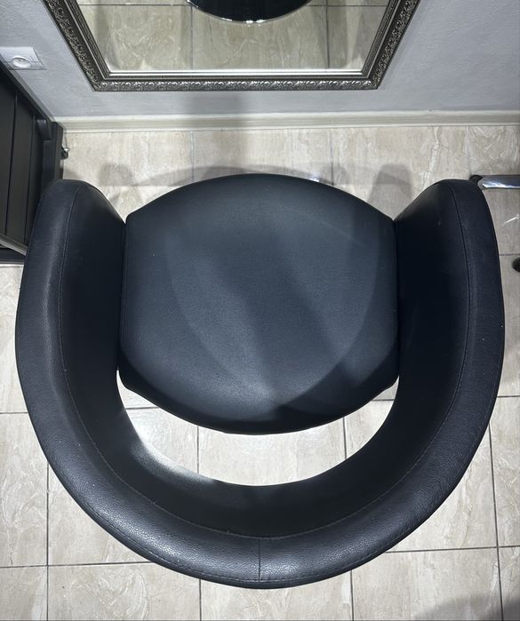 Продаю кресло парикмахерское