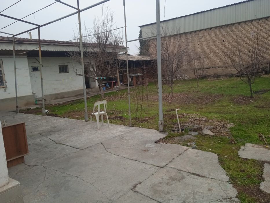 Uy sotiladi Yangiyol shaxar