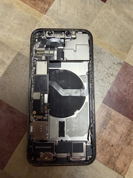 Продавам iphone 12 pro за части отключено