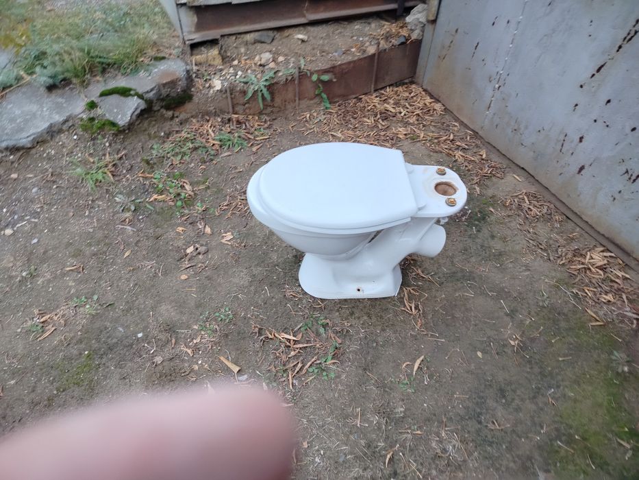 Продам унитаз бывший в употреблении