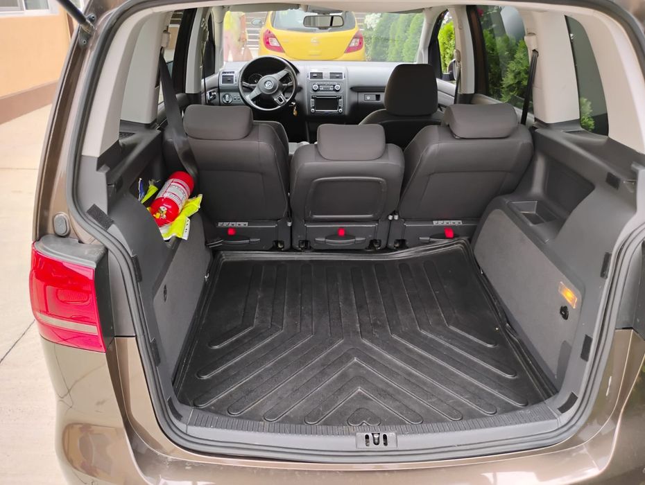 VOLKSWAGEN Touran 2011 — imagine 3