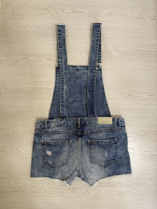 Джинсовый комбенизон женский Stradivarius, короткий,синий, размер 38