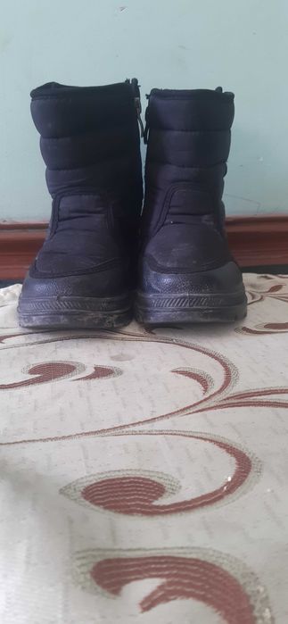 Болалар иссик оёк кийимлари сотилади