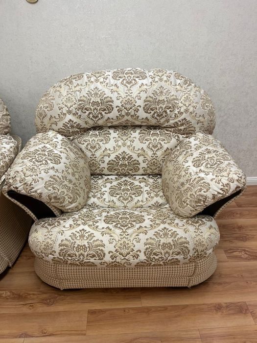 Продам диван угловой с креслом