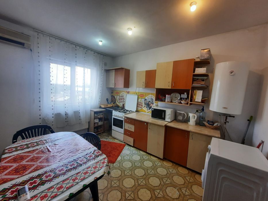 Inchiriez camera vila zona Eroii Revolutiei