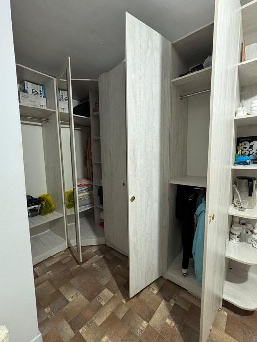 Шкаф угловой большой