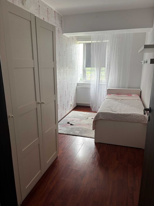 Inchiriez apartament 3 camere + loc de parcare  in cartierul Brancusi.