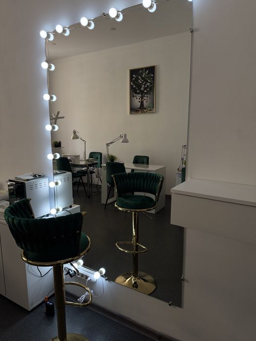 Мастер маникюра, бровист/визажист