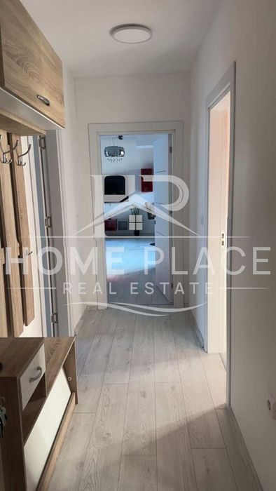 ПАРКОМЯСТО ! Тристаен апартамент под наем - Център