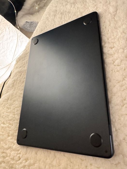 MacBook Air M2 13" 16GB/1TB (2022) в перфектно състояние