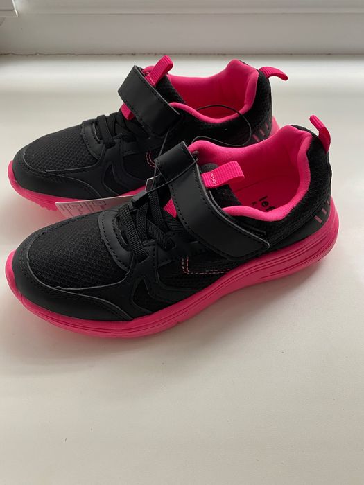 Спортивные детские кроссовки