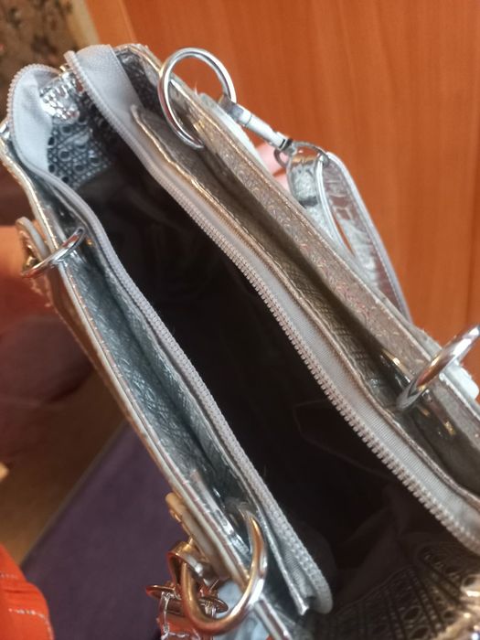 Продам  женскую сумочку