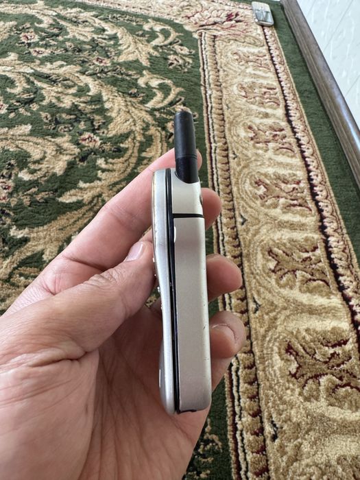 Motorola V70 сотилади.