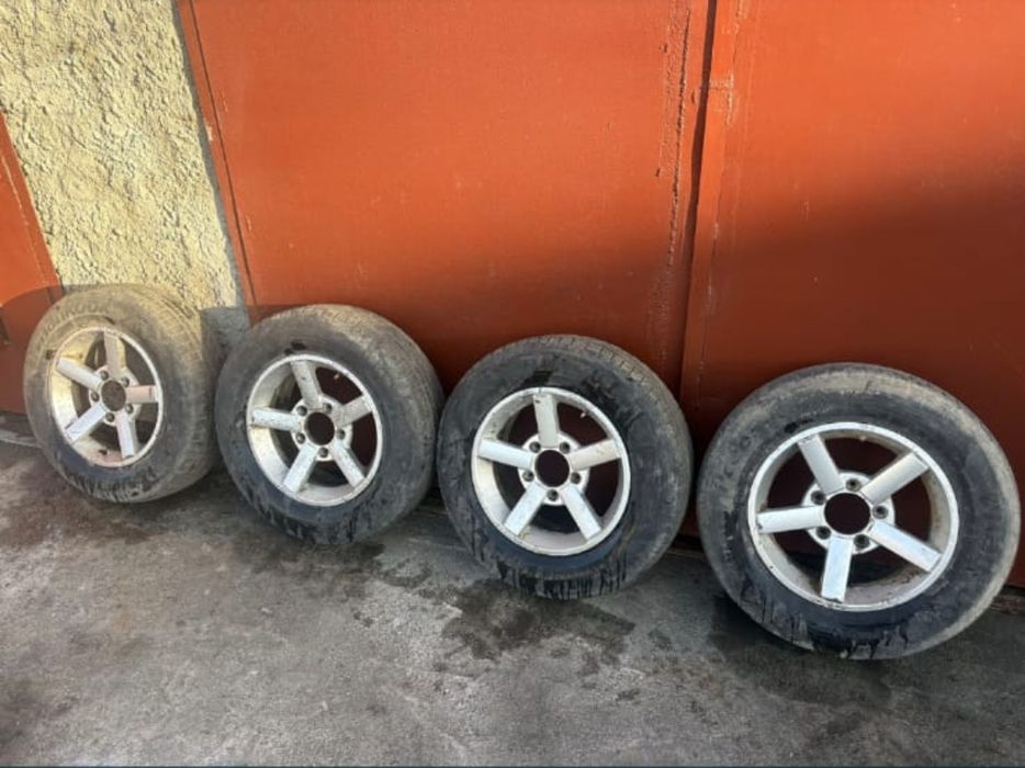 Продам комплект шин с дисками