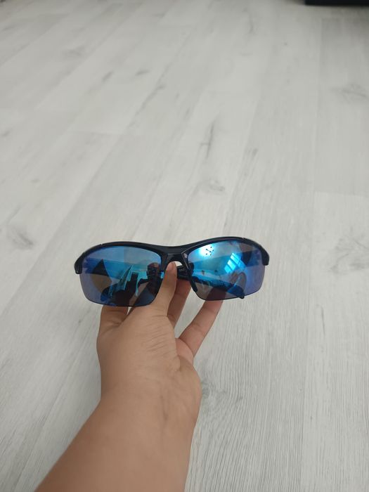 Vând ochelari de soare