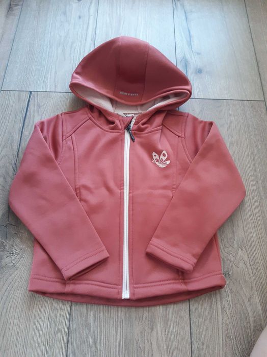 Продавам детски якета ветровка и горница с лека вата