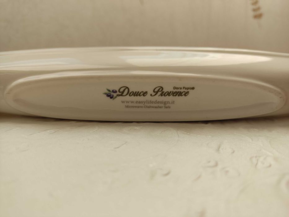 Дизайнерска лодка Douce Provence за сервиране на маслини