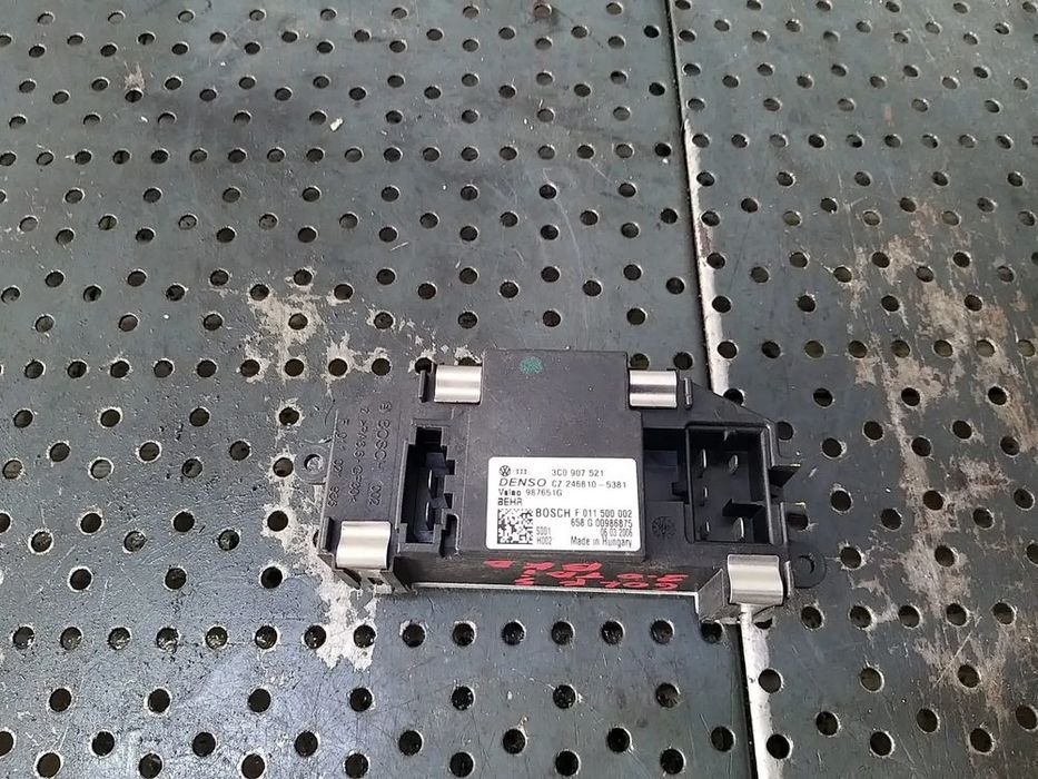Releu aeroterma vw golf 5 1k 3c0907521 2468105381 987651g f011500002