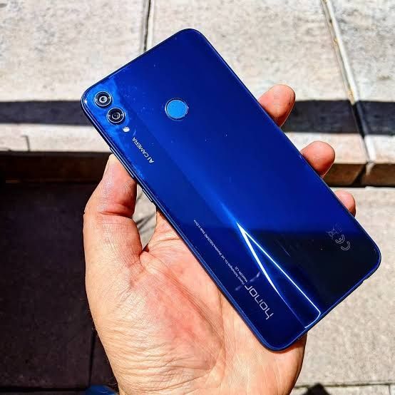 Продам Honor 8x.