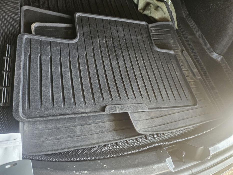 Продам полик для Tesla Model 3