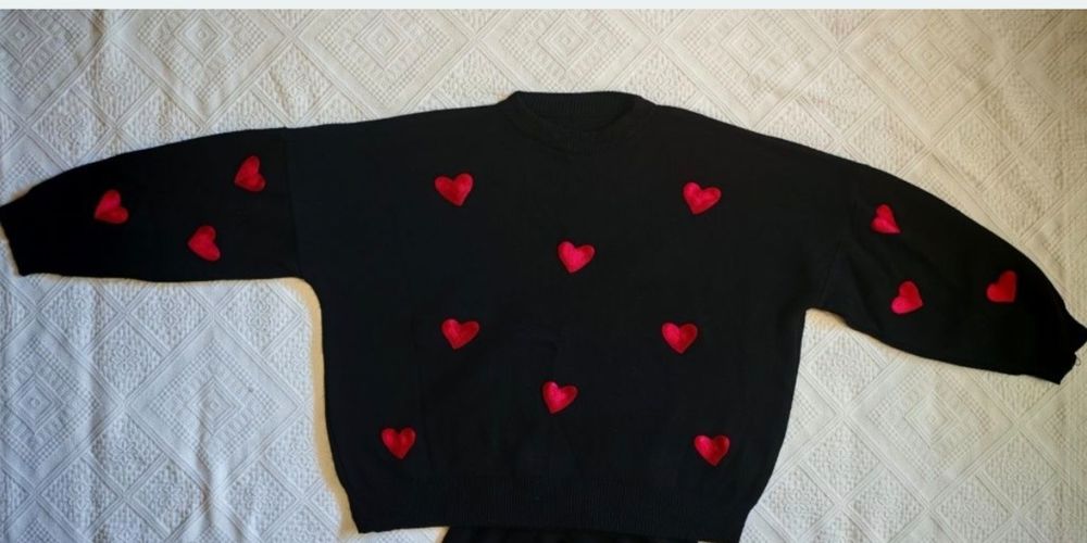 Trening, mărime universala,, format din pantalon și bluza, impecabil.