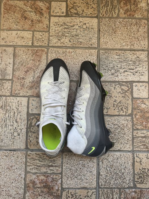 Nike mercurial .