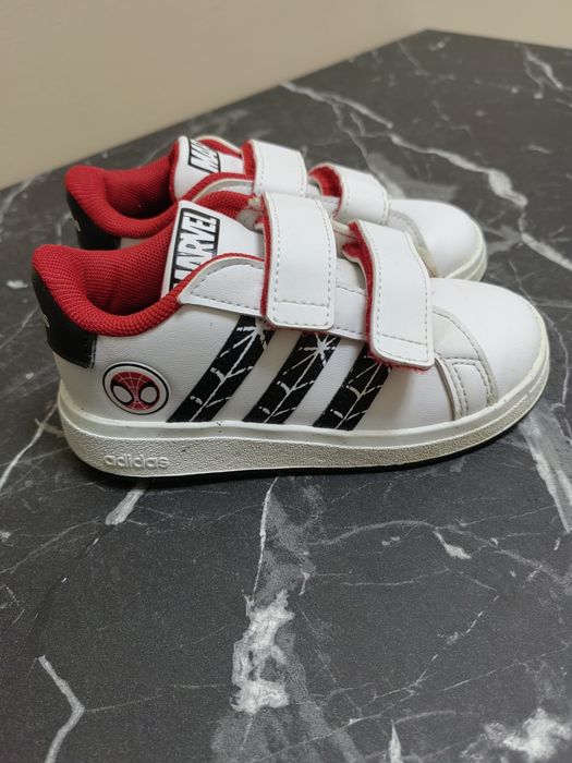 Маратонки ADIDAS 24 номер