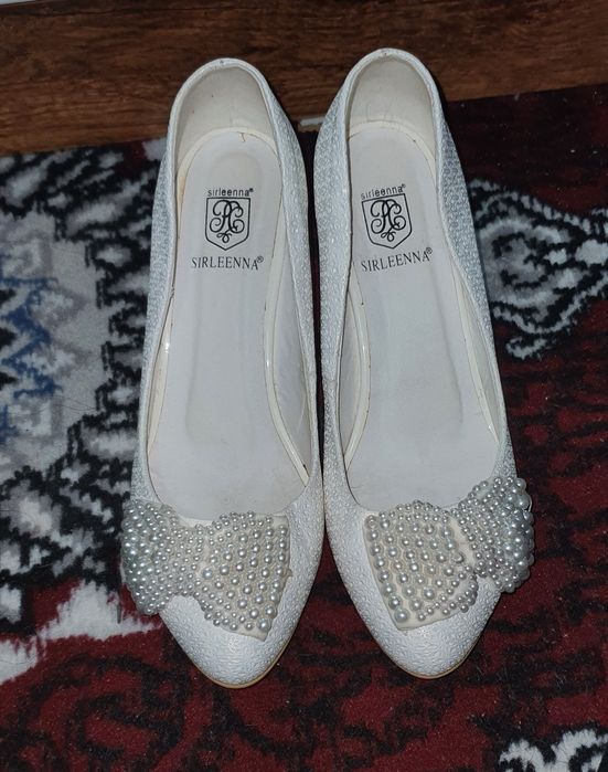 Туфли красивые с жемчугами и бантиками