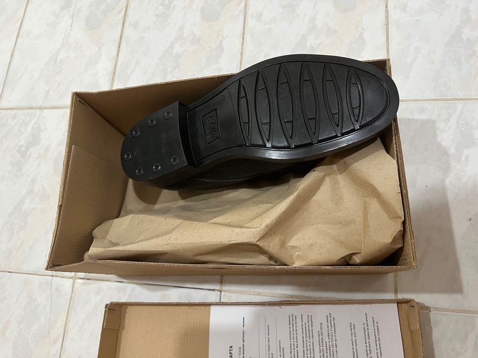 Нови мъжки обувки 42