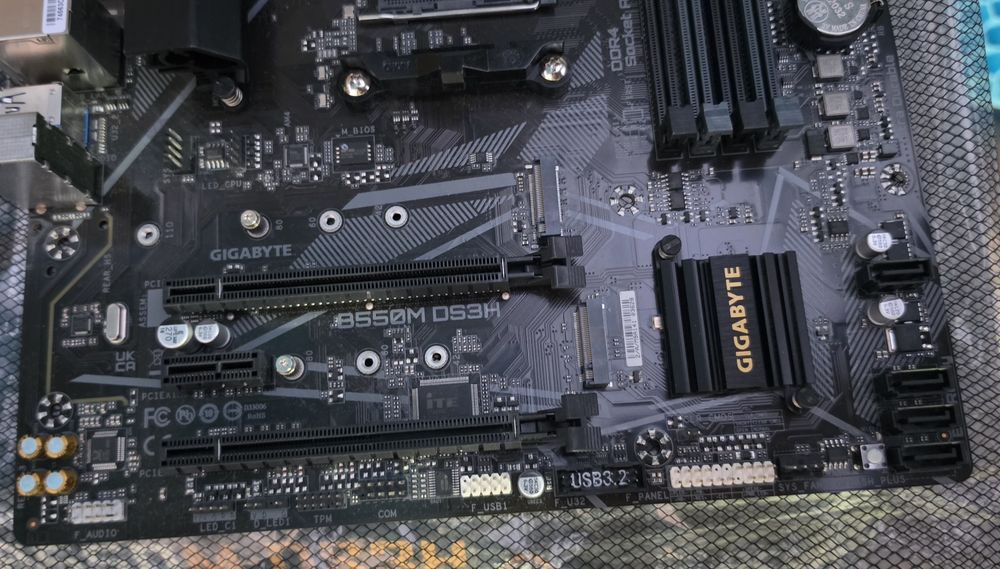 Дъно за компютър Gigabyte B550M DS3H
