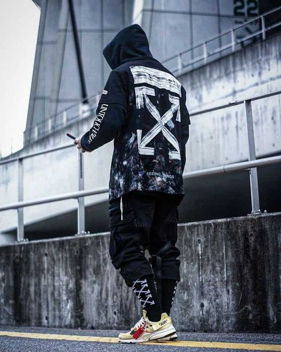Off-White суичър (Hoodie) M-L размер