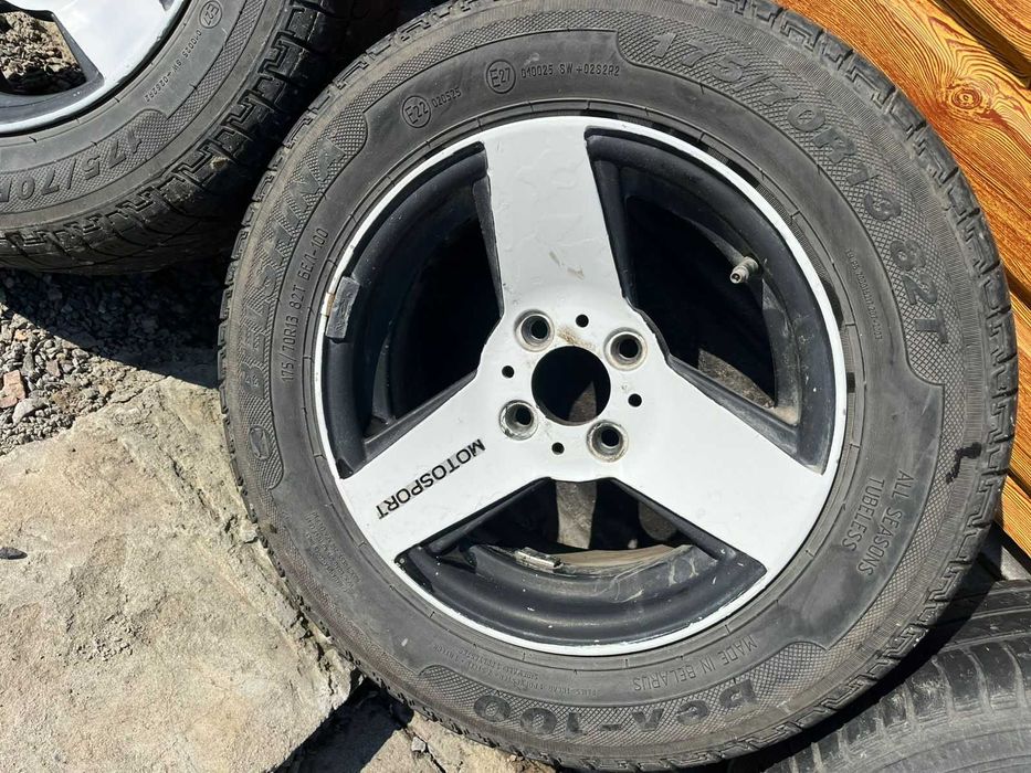 Продам комплект резины с дисками (титаны)