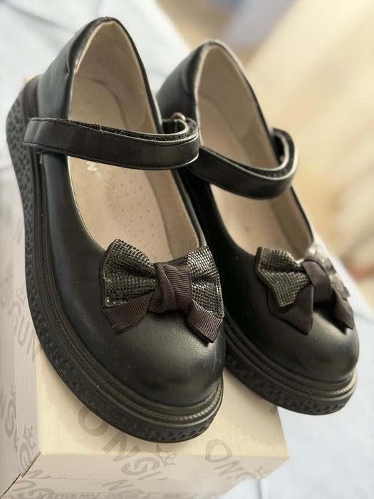 Продам детские туфли