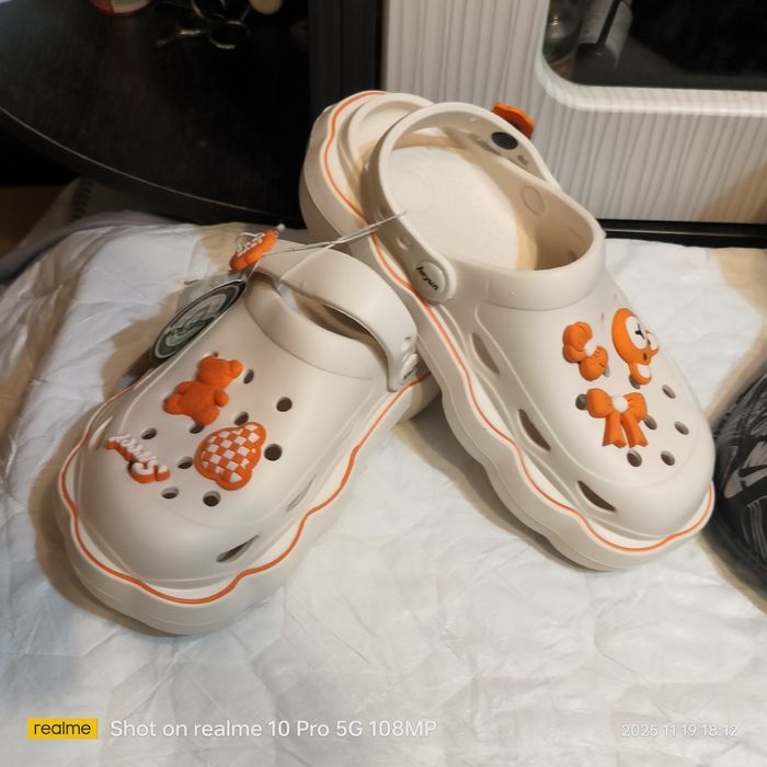 Продам кроксы новые