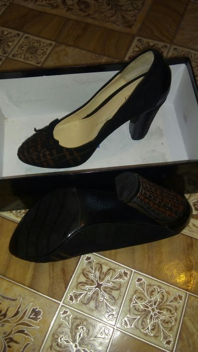 Продам женские туфли