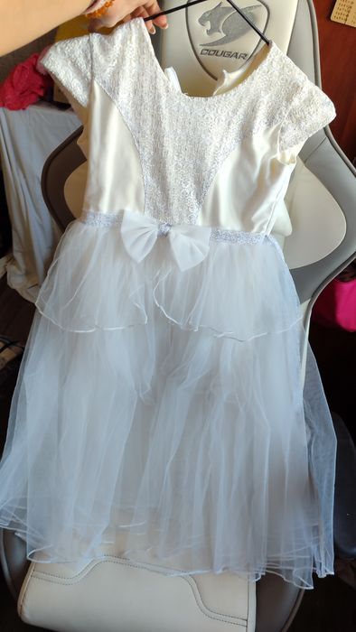 Белое платье на 7-9 лет