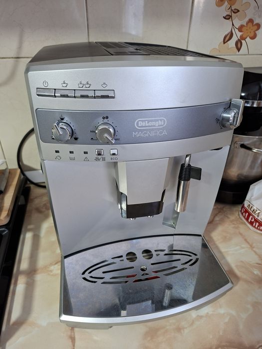 Vand Expresor cafea Delonghi magnifica