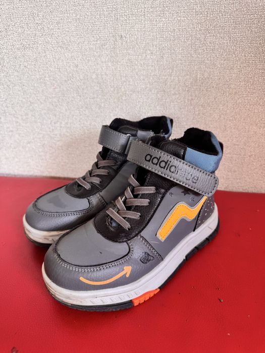 Продам детскую обувь за 5000тг