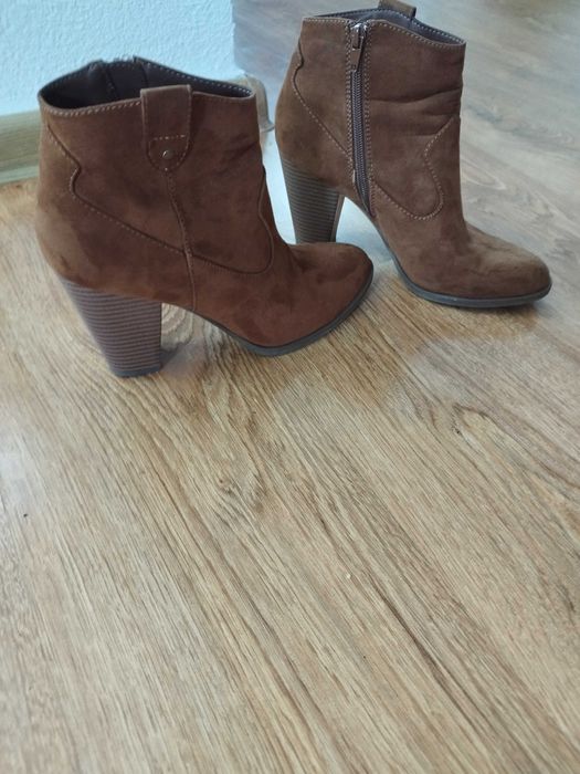 Дамски боти от велур